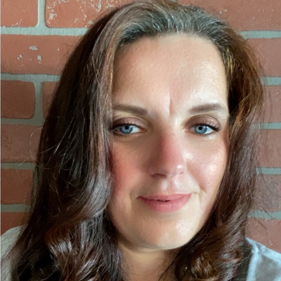 Meet your Posher, Melissa - Picture 1 of 1